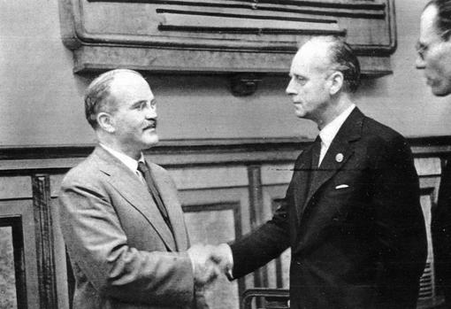 Los dos firmantes, tras la reunión en el Kremlin