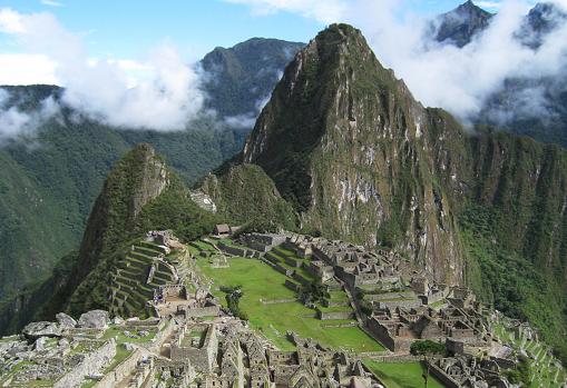 Vista de Machu Picchu desde un camino corto