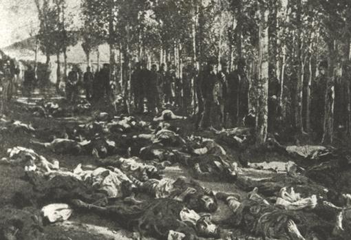 Foto representando a las víctimas de la masacre de armenios en Erzurum, masacre anterior a la guerra.