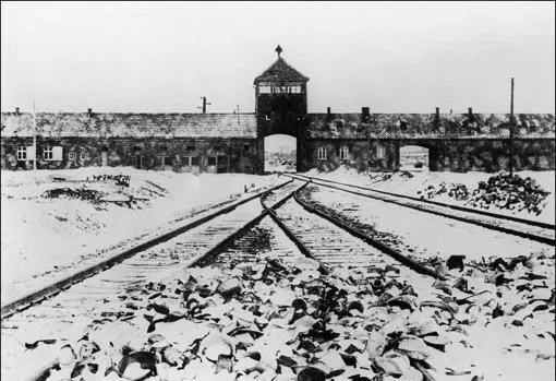 La instantánea más famosa de la entrada al campo de concentración
