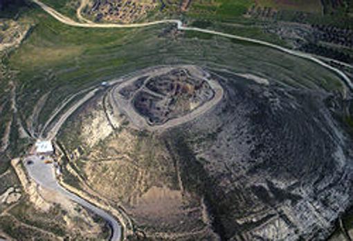 Foto aérea de las ruinas de la fortaleza de Herodión, desde el suroeste.