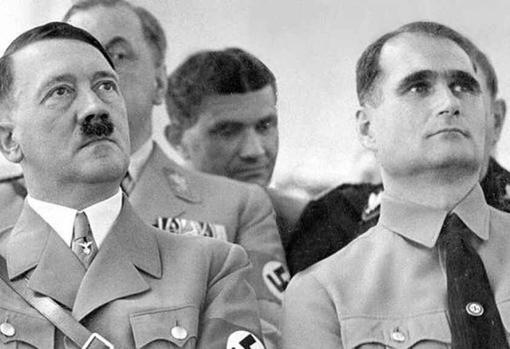 Adolf Hitler y Rudolf Hess en Munich, 1936