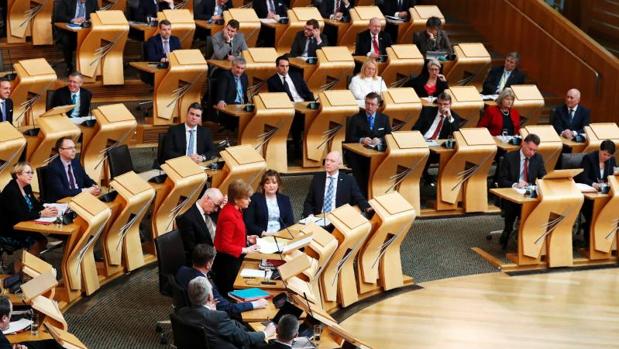 La líder del Partido Nacional Escocés (SNP), y primera ministra de Escocia, Nicola Sturgeon en la cámara