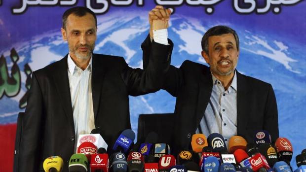 Mahmud Ahmadineyad, a la derecha, junto a Hamid Baghaie
