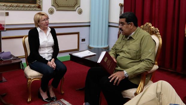 Luisa Ortega y Nicolás Maduro, en una imagen del pasado 1 de abril