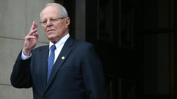 Pedro Pablo Kuczynski, en la entrada del Palacio de Gobierno, en Lima