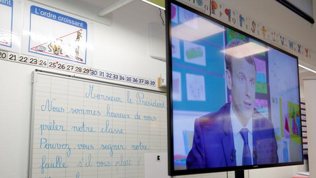 El presidente Emmanuel Macron, durante la entrevista en la televisión TF1