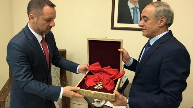 Devolución en Damasco de la Legión de Honor concedida a El Asad en la embajada rumana en Siria