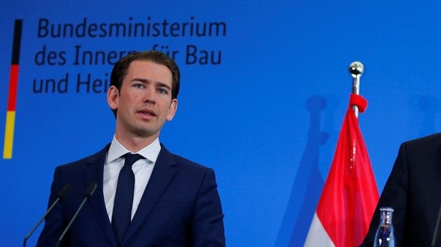 El ministro del Interior, Horst Seehofer, y el canciller austriaco, Sebastian Kurz, durante una rueda de prensa en Berlín