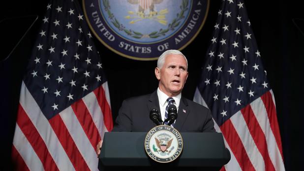 El vicepresidente Mike Pence durante el anuncio