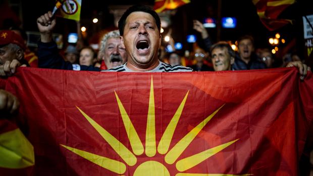 Manifestación contra el referéndum sobre el nombre de Macedonia frente al Parlamento de Skopje
