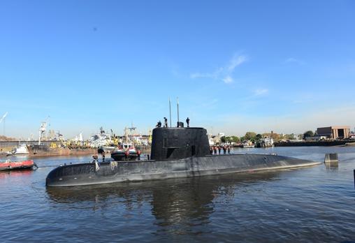 El ARA San Juan partiendo del puerto de Buenos Aires en 2014