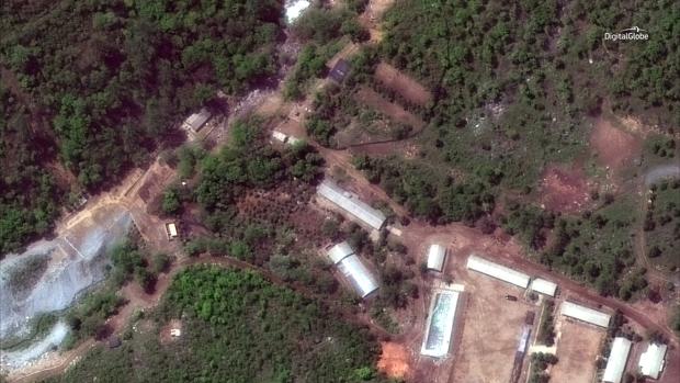 Enclave nuclear norcoeana de Punggye-ri antes de ser destruido ante la prensa extranjera