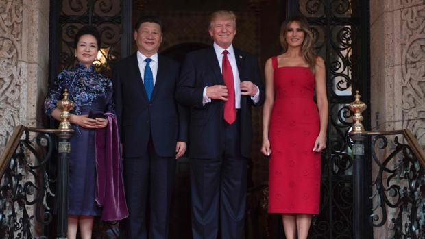 Peng Liyuan junta con su esposo el presidente de China Xi Jinping, Donald Trump y su esposa Melania Trump