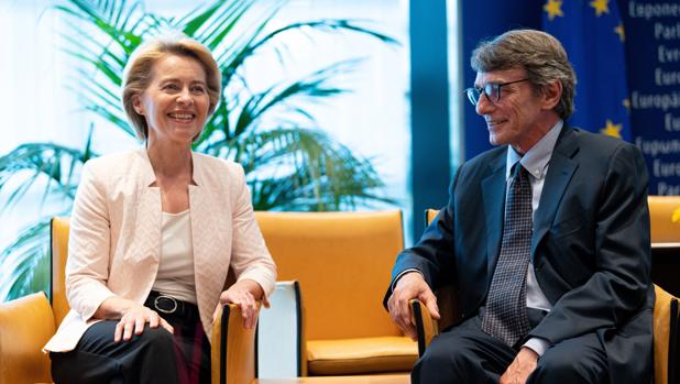 La Presidente de la Comisión Europea, Ursula Von der Leyen y el presidente del Parlamento Europeo David-María Sassoli se encuentran por primera vez tras tomar sus cargos
