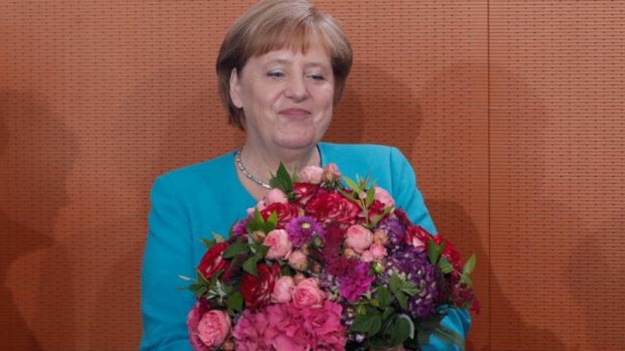 Merkel celebra su penúltimo cumpleaños como canciller entre dudas sobre su delicado estado de salud