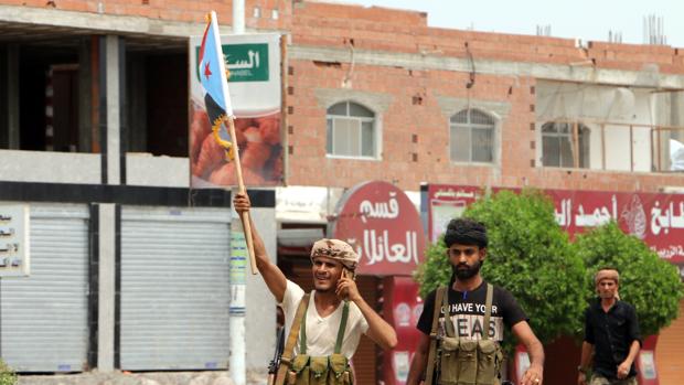 Miembros de la milicia separatista Consejo de Transición del Sur de Yemen, ayer en Adén