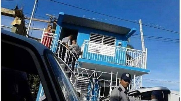 La Policía durante un asalto a la sede de Unpacu