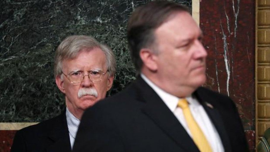 Bolton contra Trump y Pompeo por dialogar con la insurgencia