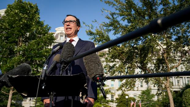 El secretario del Tesoro de EE.UU., Steve Mnuchin, responde a preguntas de la prensa el pasado jueves