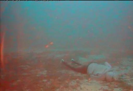 Resultado de imagen para Madre e hija mueren abrazadas en el fondo del mar ante Lampedusa