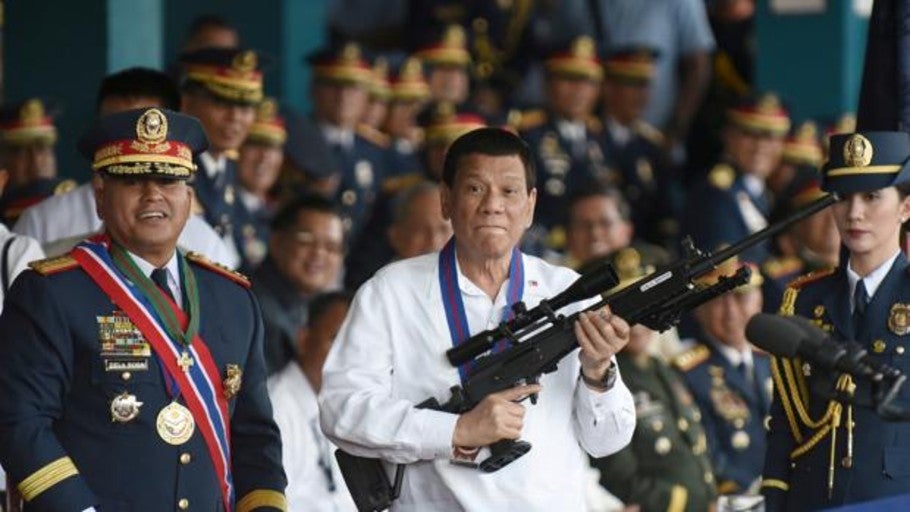 Rodrigo Duterte al jefe de policía de una ciudad filipina: «Eres libre de matar a todos»
