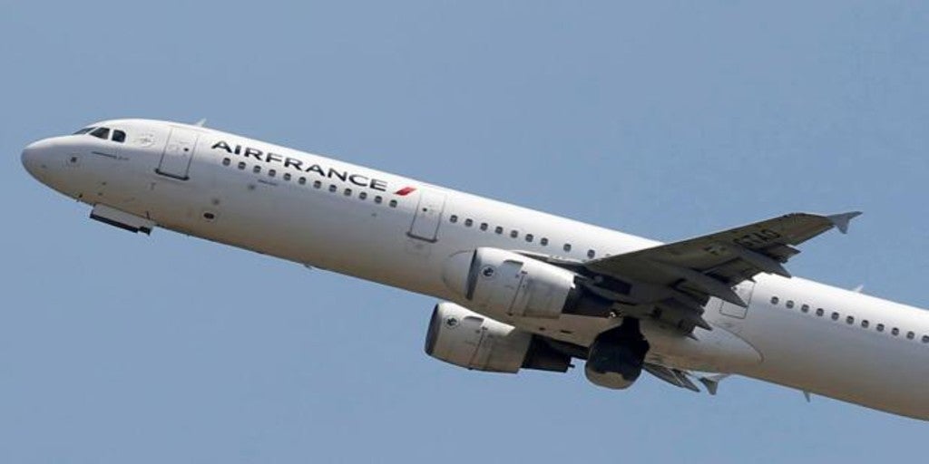 Hallan el cadáver de un niño de 10 años en el tren de aterrizaje de un avión