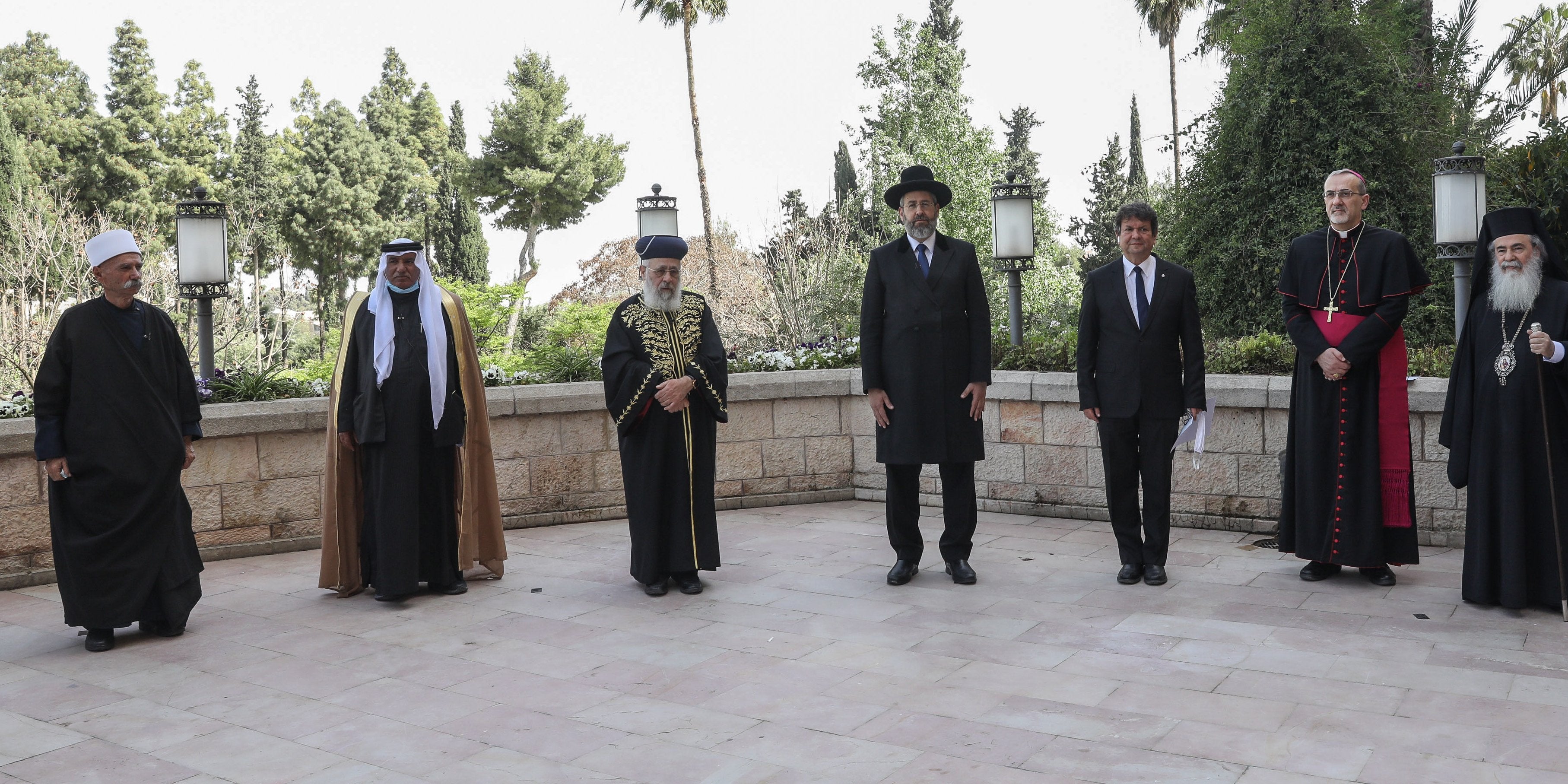 Judíos, musulmanes y cristianos rezan por primera vez juntos en Jerusalén para acabar con el coronavirus
