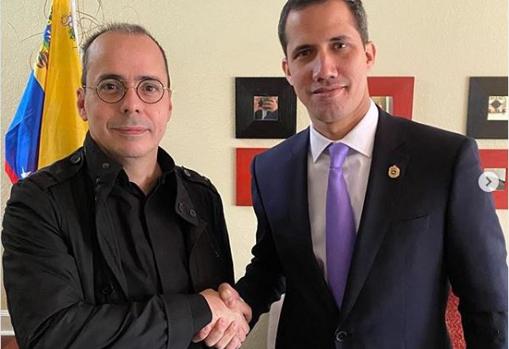 El estratega general de Guaidó (izquierda), con el presidente encargado de Venezuela