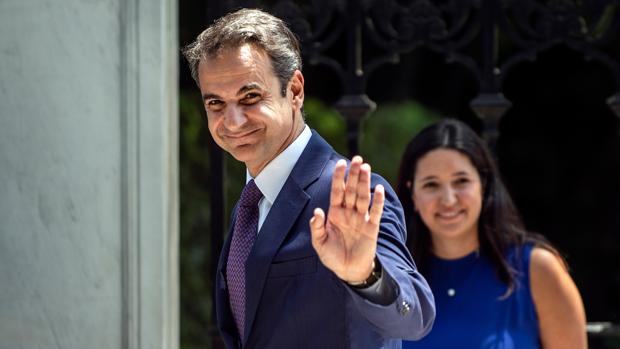 Mitsotakis presenta su programa para ir de la recesión a la recuperación económica
