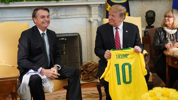 Trump valora cerrar las fronteras a los brasileños tras superar el millar de muertos en un día por Covid-19