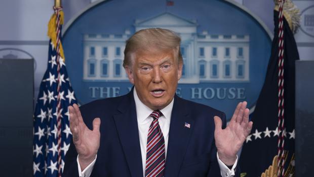 Trump tilda de «inexactas» las predicciones de Fauci sobre el coronavirus