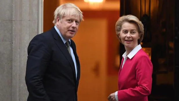Boris Johnson y Ursula von der Leyen, durante el encuentro que mantuvieron en Londres en enero