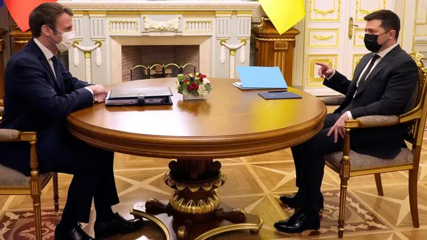 Putin envía a Macron de mensajero para que le ponga sus condiciones a Ucrania