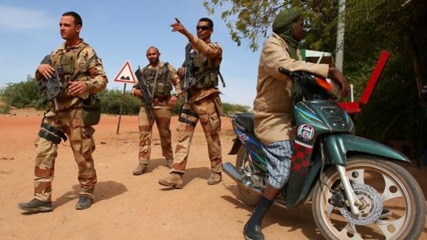 Mali pide la retirada «inmediata» de los soldados franceses de su territorio