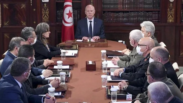 El presidente de Túnez disuelve el Parlamento para asegurar el Gobierno por decreto