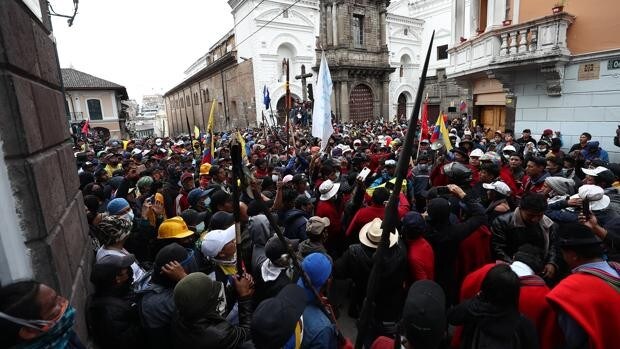 La escalada de violencia en las protestas en Ecuador deja cuatro muerto, heridos y daños materiales