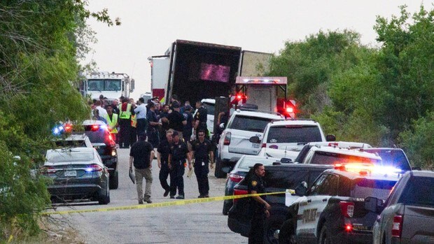 Encuentran al menos 46 inmigrantes muertos en un camión abandonado en Texas