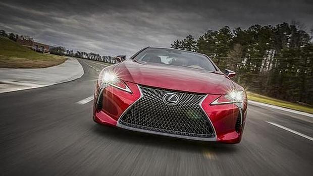 El Lexus LC 500 muestra un frontal de mucha personalidad