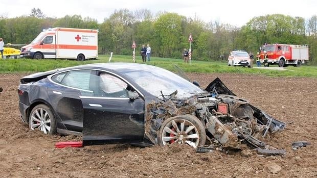 Accidente Tesla Partido Por La Mitad
