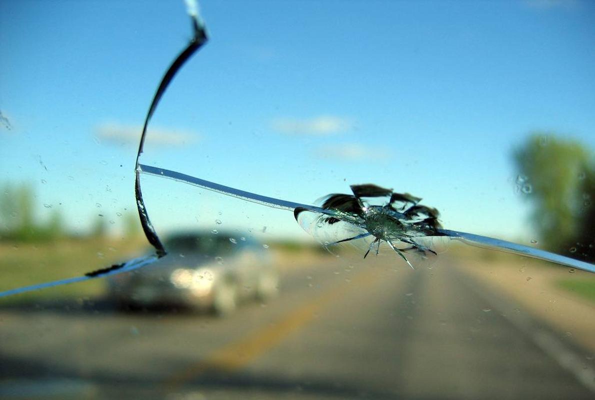 Asi Se Rompe El Parabrisas De Un Coche Tras Un Impacto