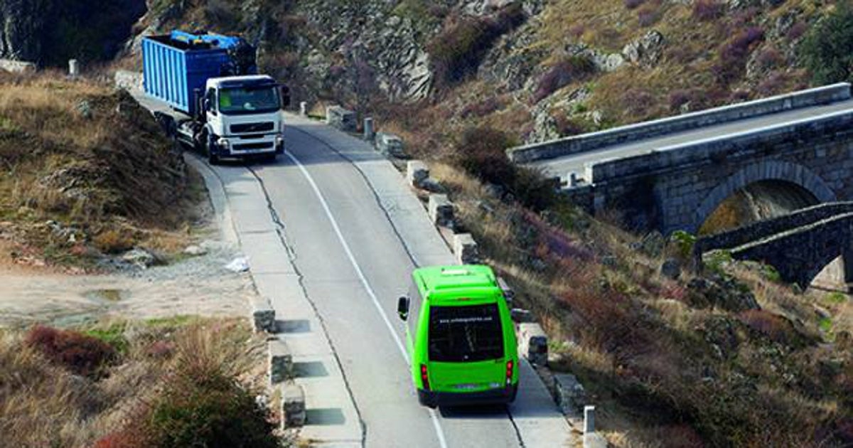 Qué coche tiene prioridad en una carretera estrecha