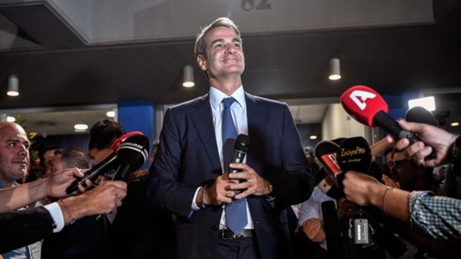 Grecia da carpetazo al delirio populista