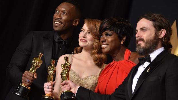 De izq a drch, Mahershala Ali, Emma Stone, Viola Davis y Casey Affleck