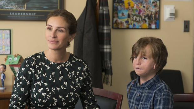 Julia Roberts y Jacob Tremblay, madre e hijo en «Wonder»