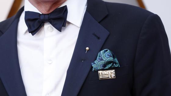 Richard Jenkins con la chapa de #TimesUp