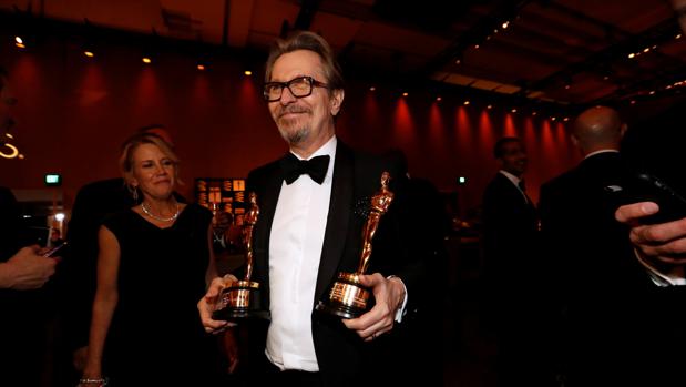 Gary Oldman gana el Oscar a mejor actor por interpretar a Churchill en «El instante más oscuro»