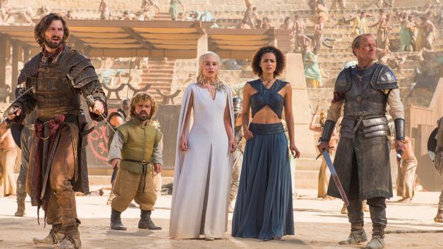 Daenerys y su séquito en los Reñideros de Mereen, o en la Plaza de Toros del municipio sevillano de Osuna