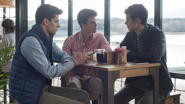 Polo (Álvaro Rico), Guzmán (Miguel Bernardeau) y Ánder (Arón Piper), en «Élite»