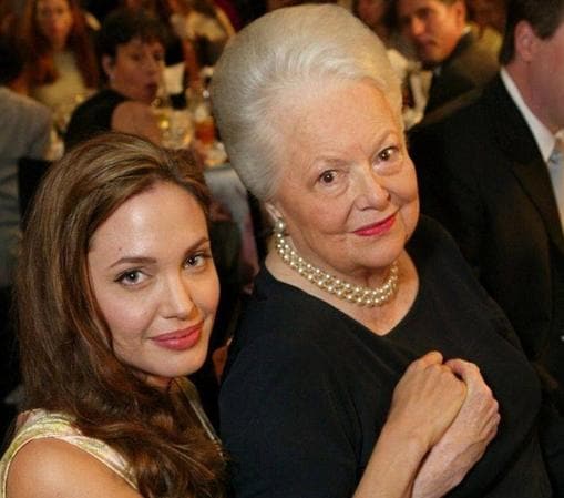 Olivia de Havillanda, con Angelina Jolie
